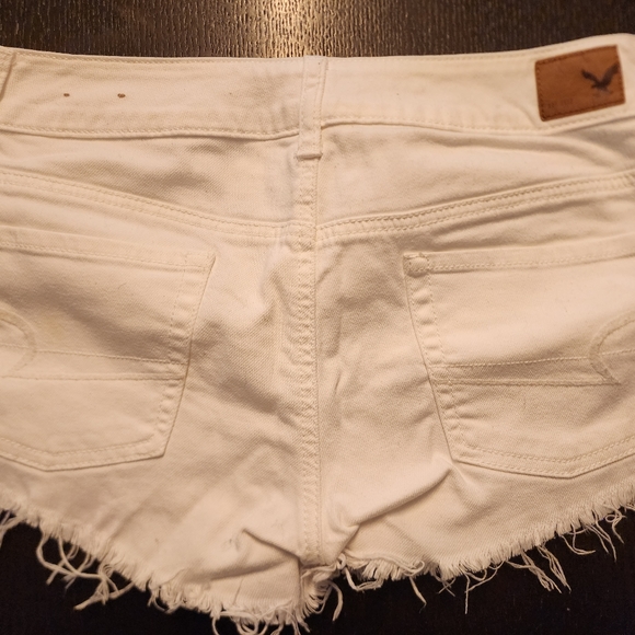 American Eagle distressed white jeans shorts - size 4 - Picture 2 of 3